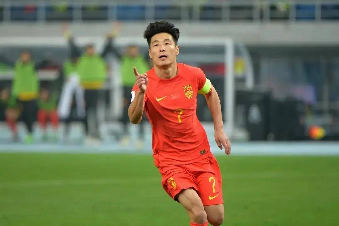 包含武磊连续五场破门，多特蒙德主帅直言：这小子挡不住！的词条