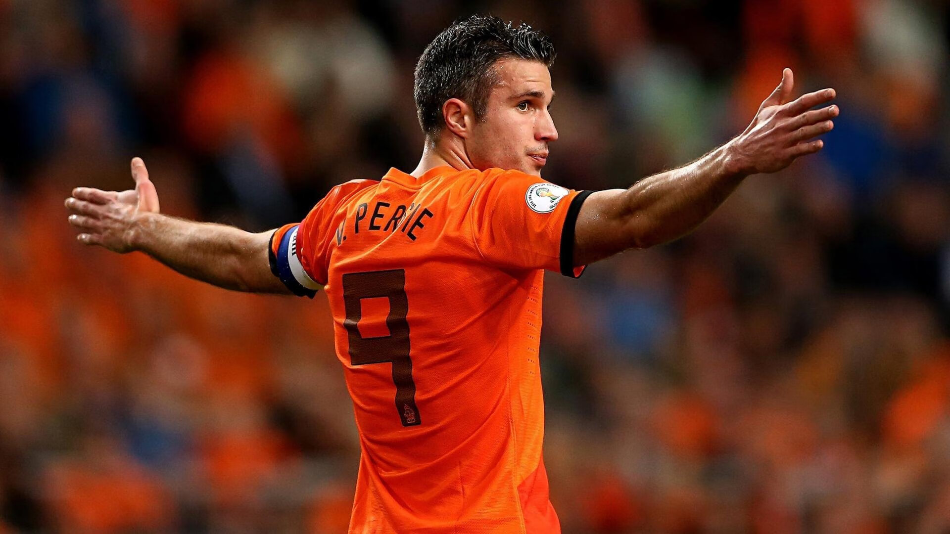 浓眉赛后谦逊发言登热搜，巴黎圣日耳曼鏖战新疆男篮引发热议